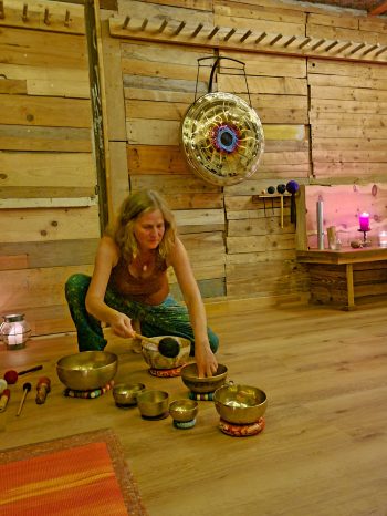 jo slaat klankschaal aan